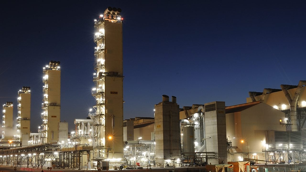 Qatar Pearl Shell at night