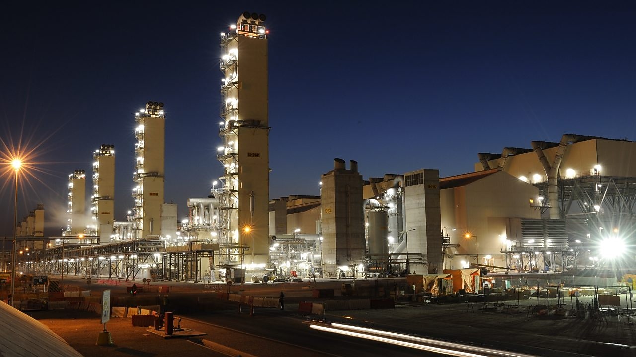 Qatar Pearl Shell at night