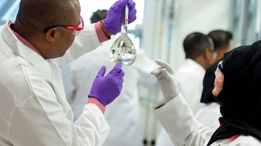QSRTC - Qatari female in lab