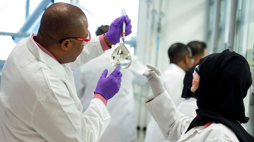 QSRTC - Qatari female in lab