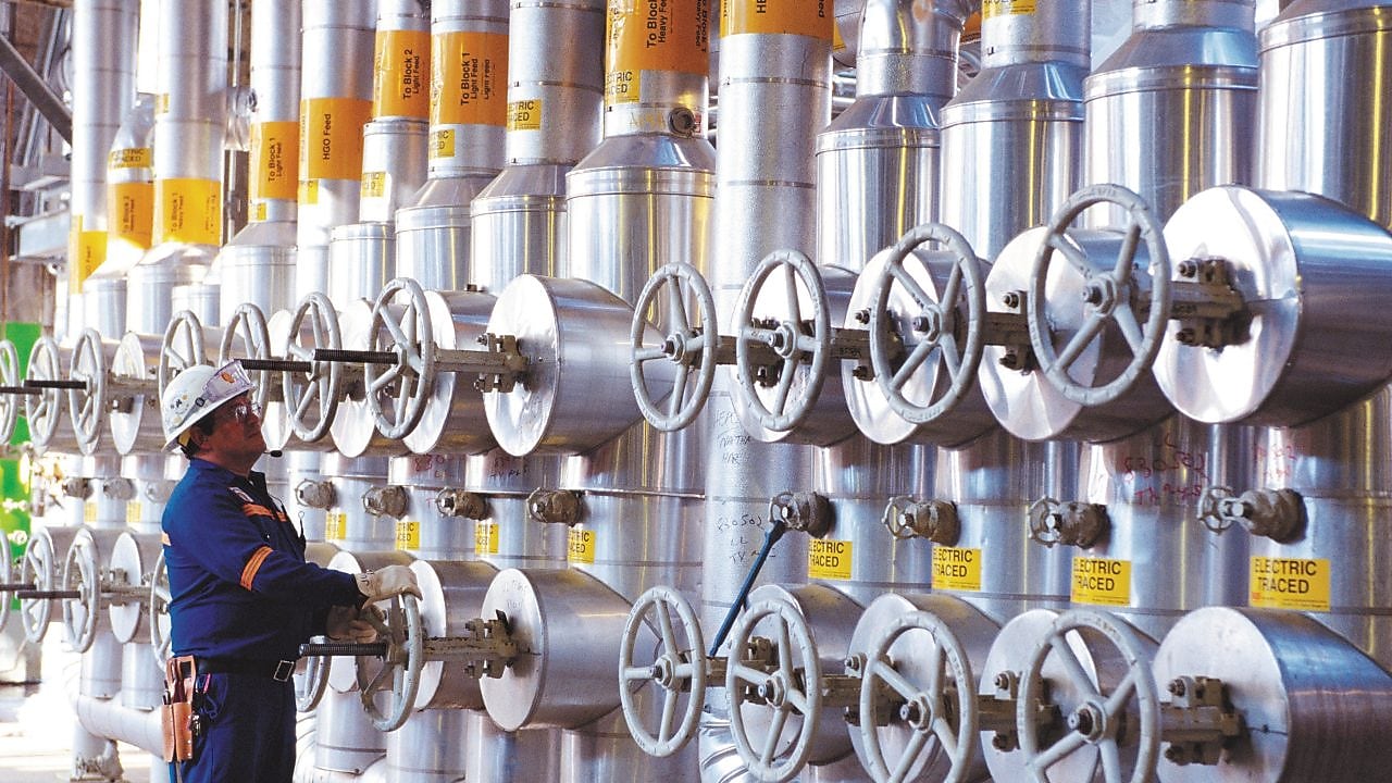 Engineer working on the Feed Header of the OP-2 ethylene plant, Deer Park,2004
