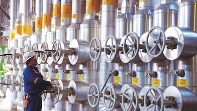 Engineer working on the Feed Header of the OP-2 ethylene plant, Deer Park,2004