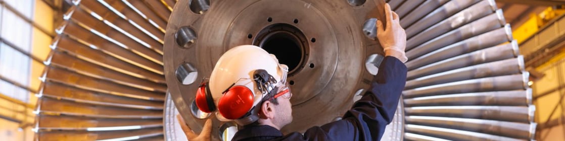 Discipline engineer moving a heavy machine hub
