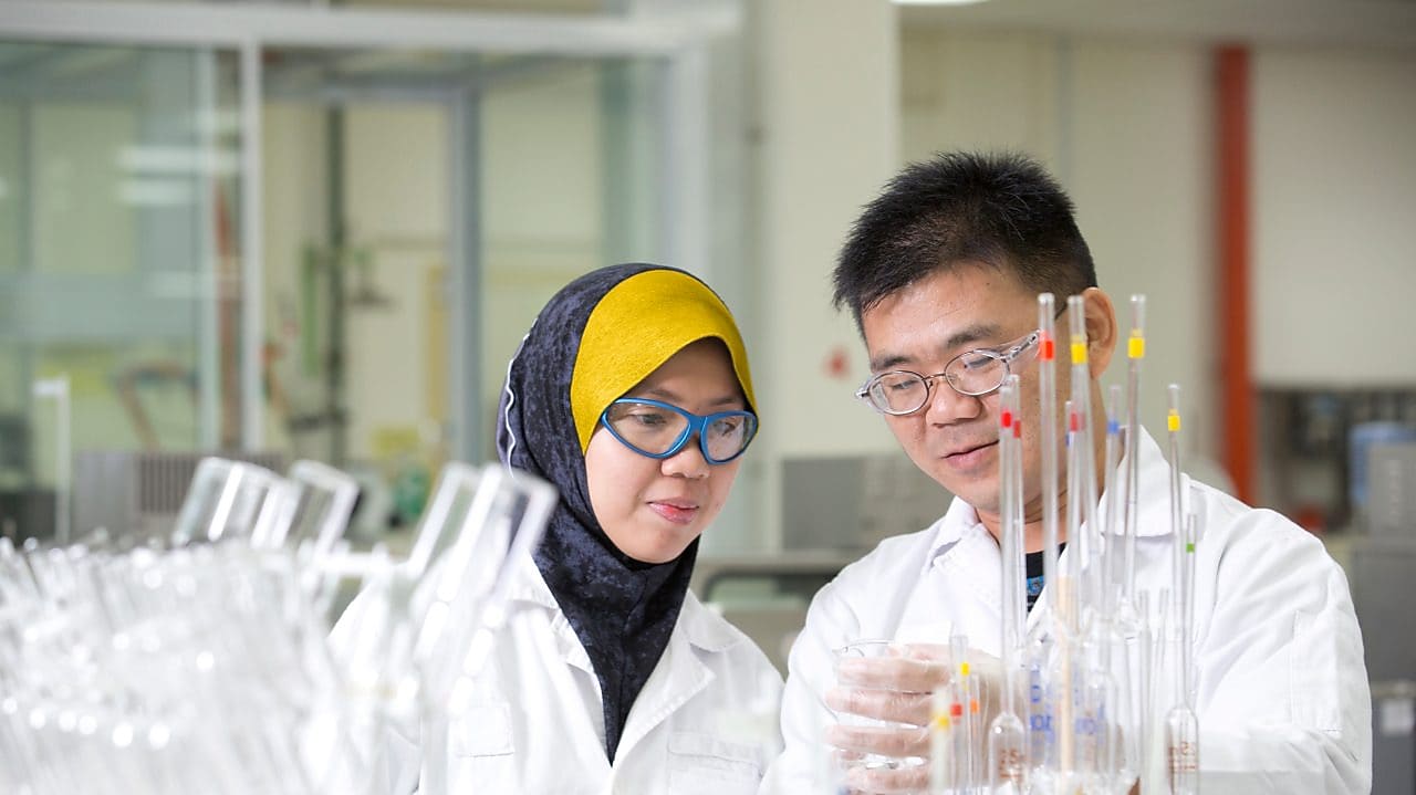 Two employees working in a production lab