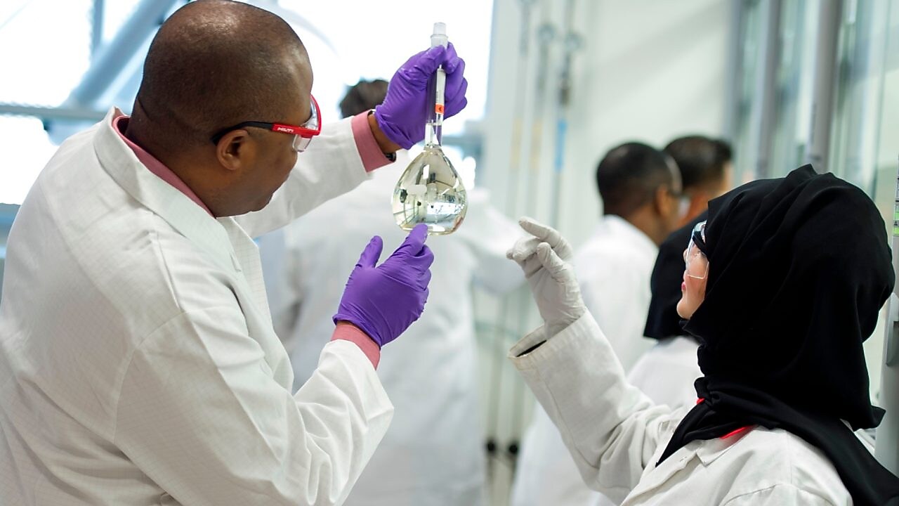QSRTC - Qatari female in lab